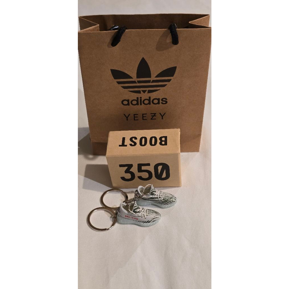 Unisex Sneaker Keychain Set with Box and Bag One Size